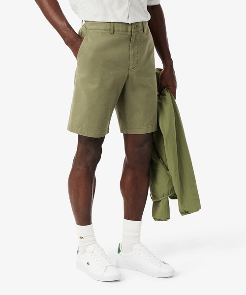 LACOSTE(ラコステ)の「ストレッチチノバミューダショーツ(その他パンツ・メンズ・ダークネイビー/モスグリーン・31/32)」の2枚目の写真