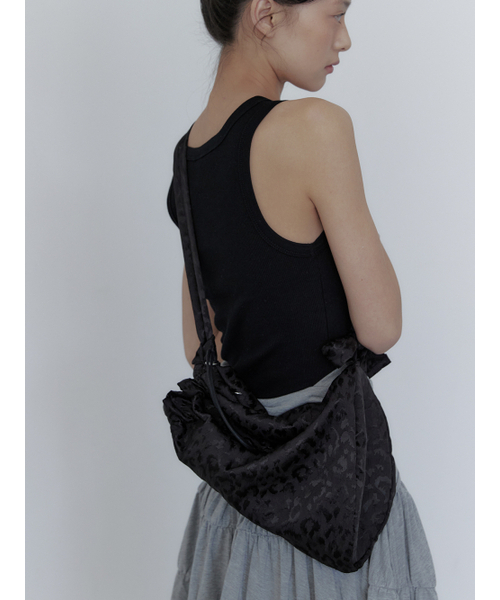 VEY(ヴェイ)の「Soft Drop (Black)(メッセンジャーバッグ・レディース・その他・FREE)」の3枚目の写真