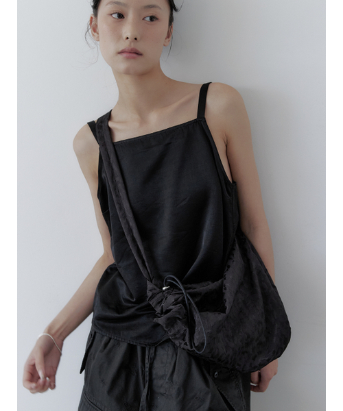 VEY(ヴェイ)の「Soft Drop (Black)(メッセンジャーバッグ・レディース・その他・FREE)」の4枚目の写真