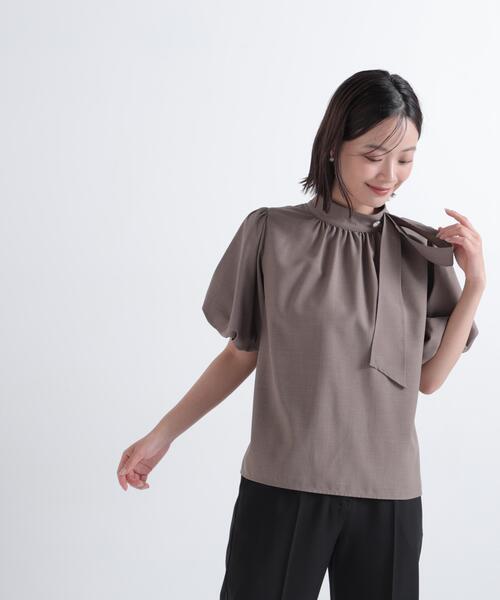 NATURAL BEAUTY BASIC(ナチュラルビューティーベーシック)の「リネンライクサイドタイブラウス(シャツ/ブラウス・レディース・ブラウン/ベージュ/ブルー・MEDIUM/SMALL)」の2枚目の写真