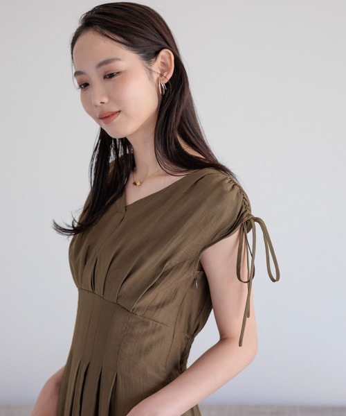 Andemiu(アンデミュウ)の「キリカエデザインフレンチスリーブワンピース/846013(ワンピース・レディース・アイボリー/ブルー系その他/ダークブラウン・FREE)」の2枚目の写真