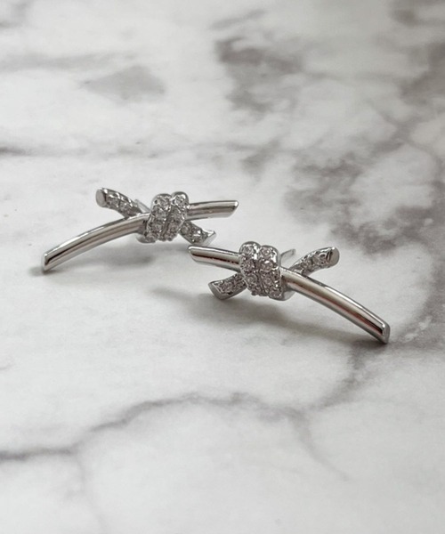 yu-ka(ユーカ)の「YU-KA:ノットデザインピアス Knot design earrings(ピアス(両耳用)・レディース・ゴールド/シルバー・FREE)」の3枚目の写真