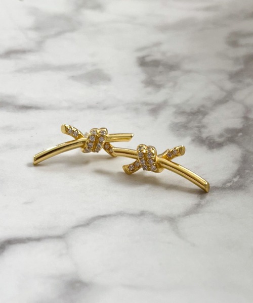 yu-ka(ユーカ)の「YU-KA:ノットデザインピアス Knot design earrings(ピアス(両耳用)・レディース・ゴールド/シルバー・FREE)」の5枚目の写真