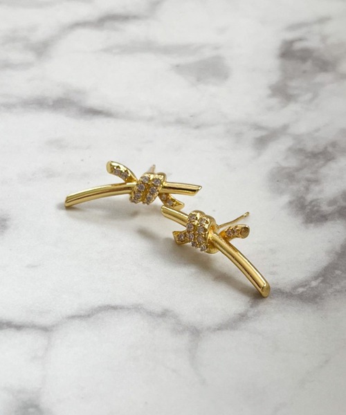 yu-ka(ユーカ)の「YU-KA:ノットデザインピアス Knot design earrings(ピアス(両耳用)・レディース・ゴールド/シルバー・FREE)」の6枚目の写真
