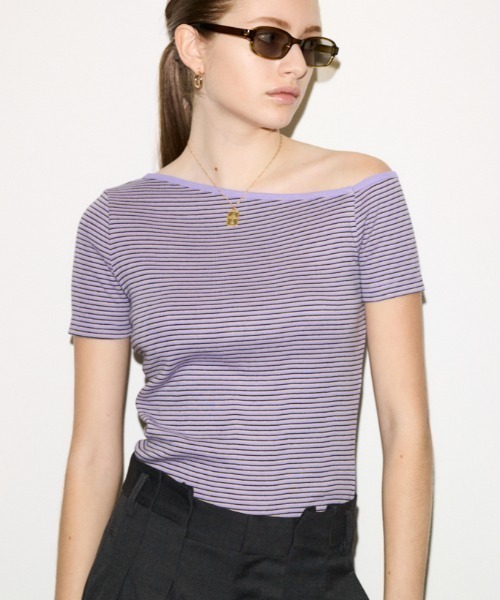 THROW by SLY(スローバイスライ)の「MillerxTHROW ONESHOULDER TOPSTHROW ミラースローワンショルダートップス 夏服 秋服(Tシャツ/カットソー・レディース・パープル系その他/ブラウン系その他2・FREE)」の2枚目の写真