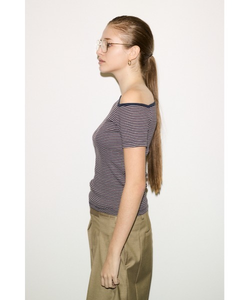 THROW by SLY(スローバイスライ)の「MillerxTHROW ONESHOULDER TOPSTHROW ミラースローワンショルダートップス 夏服 秋服(Tシャツ/カットソー・レディース・パープル系その他/ブラウン系その他2・FREE)」の5枚目の写真