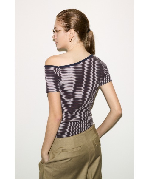 THROW by SLY(スローバイスライ)の「MillerxTHROW ONESHOULDER TOPSTHROW ミラースローワンショルダートップス 夏服 秋服(Tシャツ/カットソー・レディース・パープル系その他/ブラウン系その他2・FREE)」の6枚目の写真