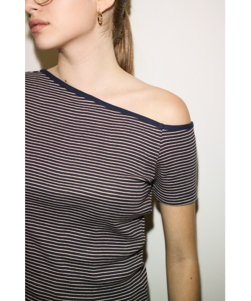 THROW by SLY(スローバイスライ)の「MillerxTHROW ONESHOULDER TOPSTHROW ミラースローワンショルダートップス 夏服 秋服(Tシャツ/カットソー・レディース・パープル系その他/ブラウン系その他2・FREE)」の7枚目の写真