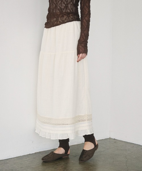 Crisp(クリスプ)の「tuck lace cotton skirt / タックレースコットンスカート(スカート・レディース・オフホワイト/ダークグレー・FREE)」の2枚目の写真