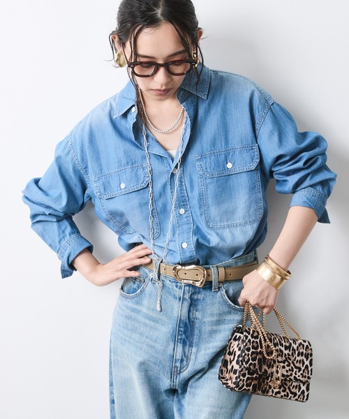 CHIC STYLE(シックスタイル)の「綿100%スーパーライトオンスデニムシャツ<大きいサイズ有>シックスタイル(シャツ/ブラウス・レディース・ブルー系/ネイビー系・5L/4L/3L/LL/L/M)」の2枚目の写真