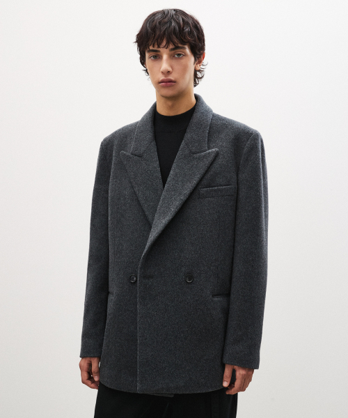 SUARE(スアレ)の「ウール100 ハーフコート チャコール(チェスターコート・メンズ・チャコール・MEDIUM/LARGE/X-LARGE)」の2枚目の写真