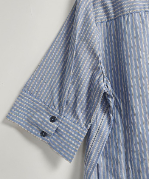 ONEP STAR(ワンピスター)の「ストライプ柄半袖シャツ(シャツ/ブラウス・レディース・ブルー・X-LARGE/LARGE/MEDIUM)」の2枚目の写真