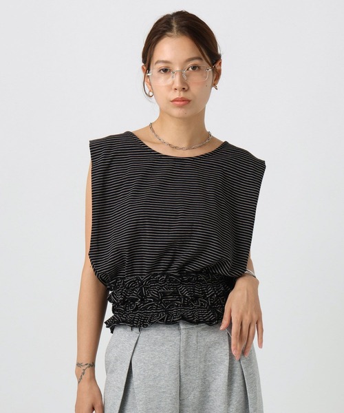BAYFLOW(ベイフロー)の「2WAYギャザーフリルヘムノースリーブ(Tシャツ/カットソー・レディース・レッド/オフホワイト/ブラック・FREE)」の2枚目の写真