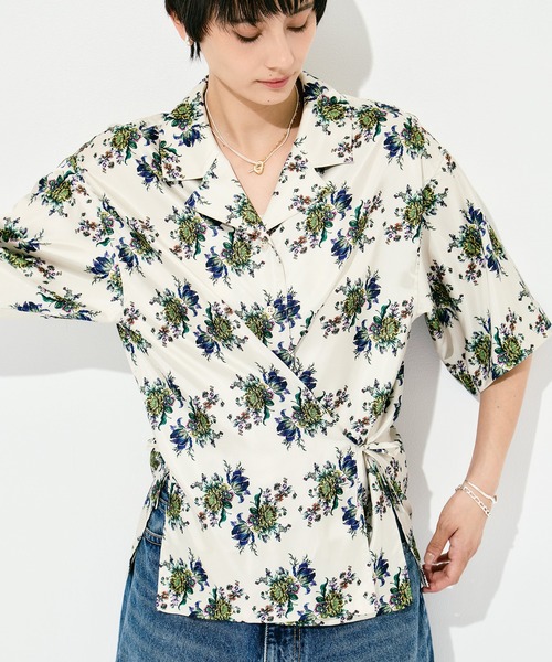 FUMIE TANAKA（フミエタナカ）の「[FUMIE=TANAKA/フミエタナカ]flower satin SH（シャツ/ブラウス・レディース・ホワイト/ブラック・36）」の2枚目の写真