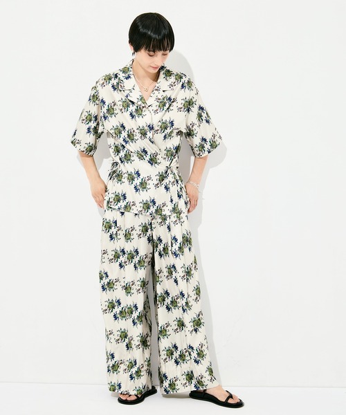 FUMIE TANAKA（フミエタナカ）の「[FUMIE=TANAKA/フミエタナカ]flower satin SH（シャツ/ブラウス・レディース・ホワイト/ブラック・36）」の17枚目の写真