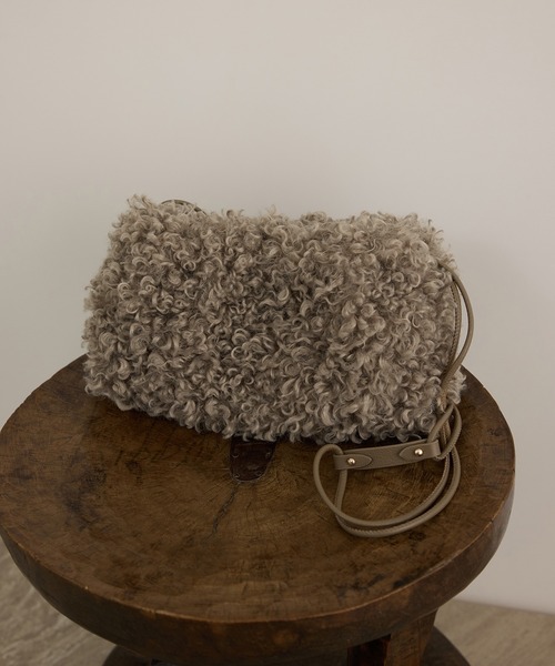 SALON adam et rope'(サロン アダム エ ロペ)の「【W S(ドゥーブル)】プードルライクファードロストバッグ(ショルダーバッグ・レディース・ベージュ系その他・FREE)」の3枚目の写真