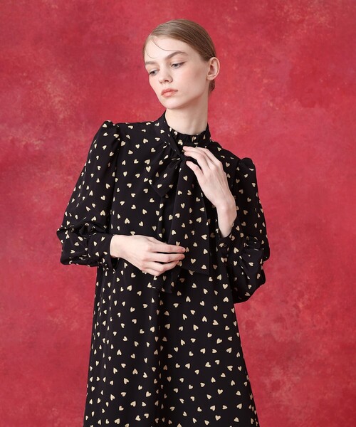 LOULOU WILLOUGHBY(ルルウィルビー)の「WEB限定 デシンハートワンピース(ワンピース・レディース・ブラック/ネイビー・2)」の2枚目の写真