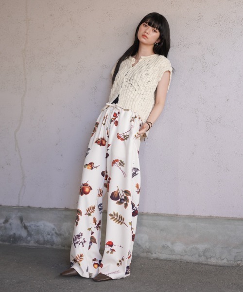 Bab（バブ）の「ボタニカルプリントイージーパンツ（その他パンツ・レディース・アイボリー/ブラック・M）」の4枚目の写真