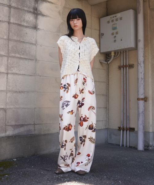 Bab（バブ）の「ボタニカルプリントイージーパンツ（その他パンツ・レディース・アイボリー/ブラック・M）」の7枚目の写真