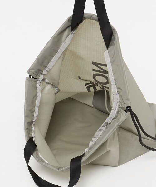 THE NORTH FACE(ザノースフェイス)の「【WEB限定】<THE NORTH FACE>ピーエフ サックパック(13L)(バックパック/リュック・レディース・ライトグレー/ブラック/パープル・FREE)」の14枚目の写真