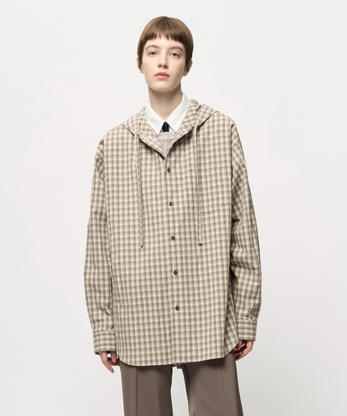 Juha(ユハ)の「WASHED MINI CHECK HOODED SHIRT(シャツ/ブラウス・メンズ・ベージュ/ブラック・3/4)」の2枚目の写真