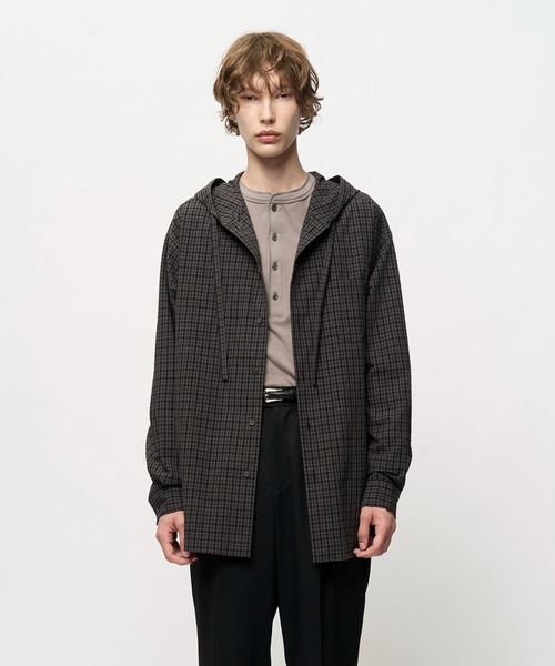 Juha(ユハ)の「WASHED MINI CHECK HOODED SHIRT(シャツ/ブラウス・メンズ・ベージュ/ブラック・3/4)」の1枚目の写真