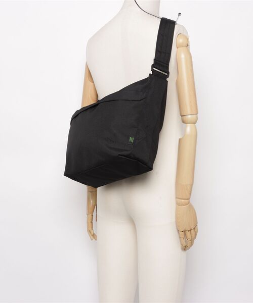 maison vert（メゾンヴェール）の「maison vert/CORDURA eco(R)撥水加工ショルダーバッグ（ショルダーバッグ・レディース・ブラック・F）」の5枚目の写真