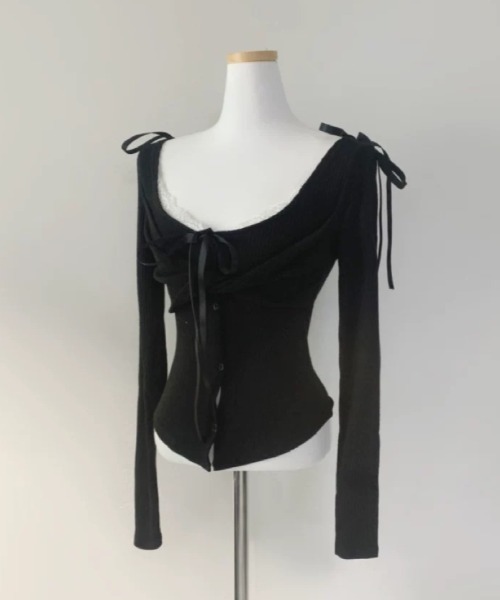 Sibra（シブラ）の「レースリボン フロントボタンギャザーリブ長袖トップス／韓国ガーリー（Tシャツ/カットソー・レディース・ホワイト/ブラック・M）」の19枚目の写真
