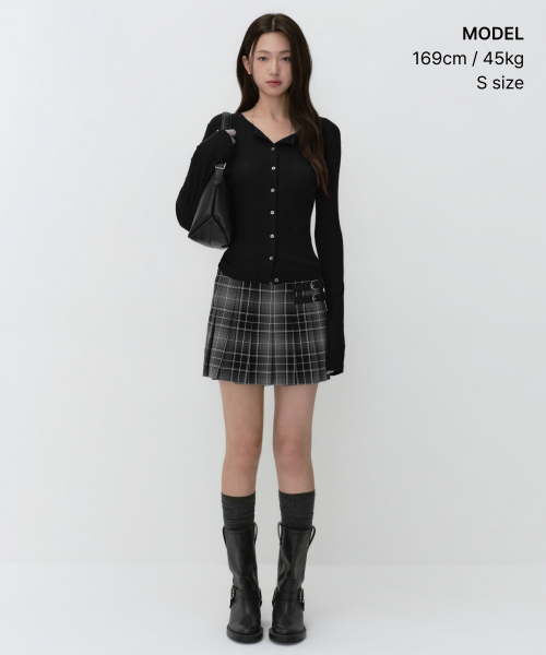 MUSINSA STANDARD WOMAN（ムシンサスタンダードウーマン）の「[アンバウンドガール] ウィメンズチェックバックルプリーツミニスカート[ブラック]（スカート・レディース・その他・X-SMALL/SMALL/MEDIUM/LARGE）」の2枚目の写真