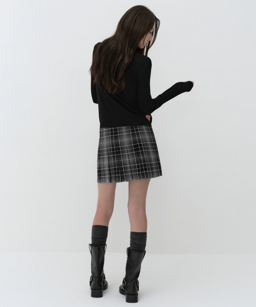 MUSINSA STANDARD WOMAN（ムシンサスタンダードウーマン）の「[アンバウンドガール] ウィメンズチェックバックルプリーツミニスカート[ブラック]（スカート・レディース・その他・X-SMALL/SMALL/MEDIUM/LARGE）」の3枚目の写真