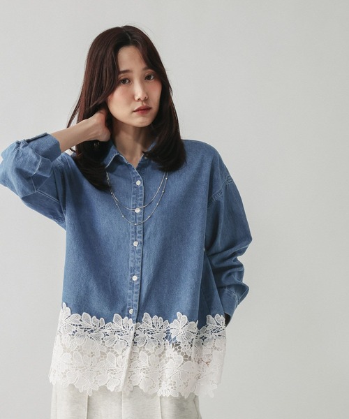 GLOBAL WORK(グローバルワーク)の「切り替えレースデニムシャツ長袖/1066853(シャツ/ブラウス・レディース・サックスブルー・REGULAR/SHORT)」の1枚目の写真