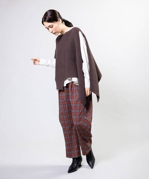 OSMOSIS(オズモーシス)の「2WAYアシンメトリーニットポンチョ(ニット/セーター・レディース・アイボリー/ブラウン/ブラック・ONE SIZE)」の7枚目の写真