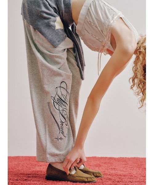 LILY BROWN(リリーブラウン)の「スクリプトスウェットパンツ(その他パンツ・レディース・ネイビー/グレー/レッド・F)」の17枚目の写真