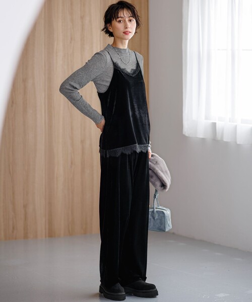 23区 L(ニジュウサンクオオキイサイズ)の「ベロアキャミ ツインセット トップス(Tシャツ/カットソー・レディース・ライトグレー系/ブラック系・44/46/48)」の4枚目の写真