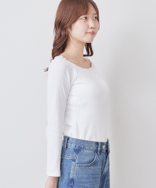archives(アルシーヴ)の「レーストリムカップ付オフショルTOPS(Tシャツ/カットソー・レディース・オフホワイト/ブラック・MEDIUM)」の5枚目の写真