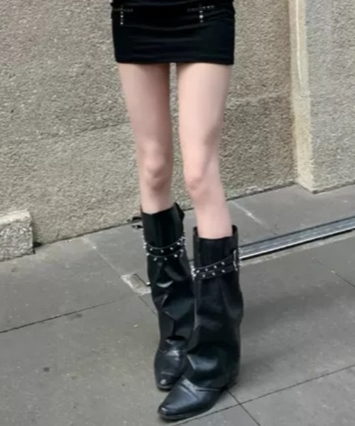 Vipoa(ヴィポア)の「Metal buckle biker boots(ブーツ・レディース・ブラック・LARGE/MEDIUM/SMALL)」の7枚目の写真