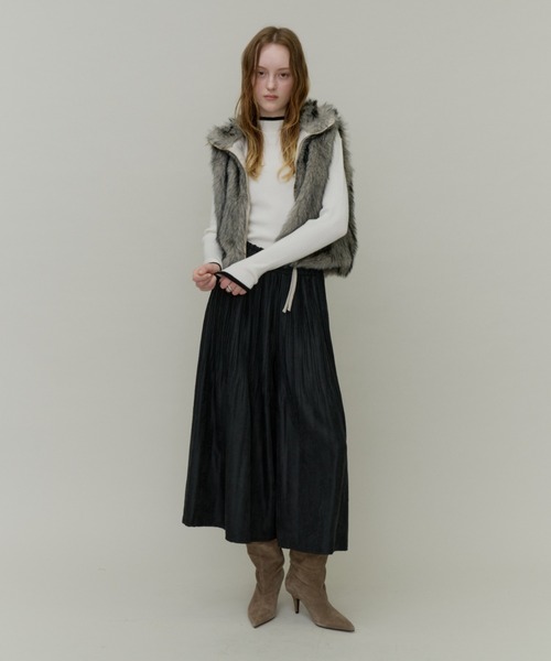 Plumel（プルメル）の「Fox Like Fur Stand Collar Vest / フォックスライクファースタンドカラーベスト（その他アウター・レディース・ベージュ/アイボリー・MEDIUM）」の17枚目の写真