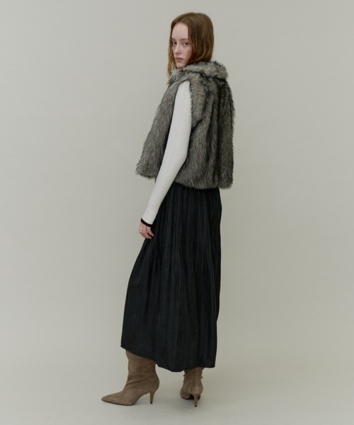 Plumel（プルメル）の「Fox Like Fur Stand Collar Vest / フォックスライクファースタンドカラーベスト（その他アウター・レディース・ベージュ/アイボリー・MEDIUM）」の18枚目の写真
