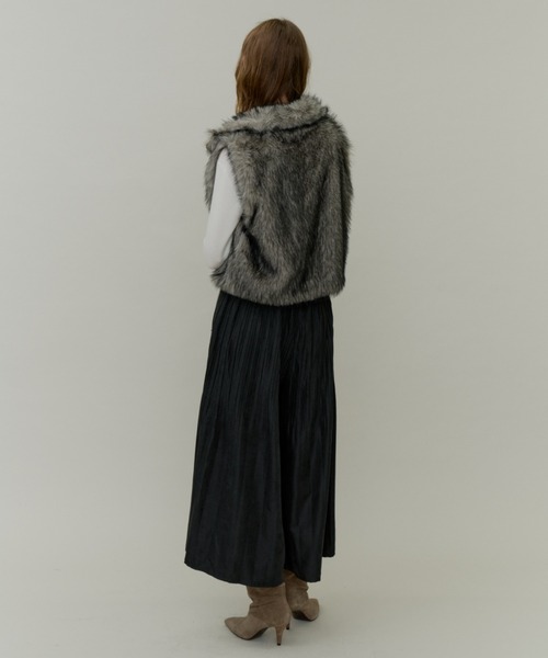 Plumel（プルメル）の「Fox Like Fur Stand Collar Vest / フォックスライクファースタンドカラーベスト（その他アウター・レディース・ベージュ/アイボリー・MEDIUM）」の19枚目の写真