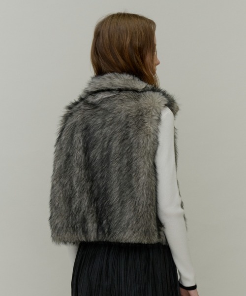 Plumel（プルメル）の「Fox Like Fur Stand Collar Vest / フォックスライクファースタンドカラーベスト（その他アウター・レディース・ベージュ/アイボリー・MEDIUM）」の13枚目の写真