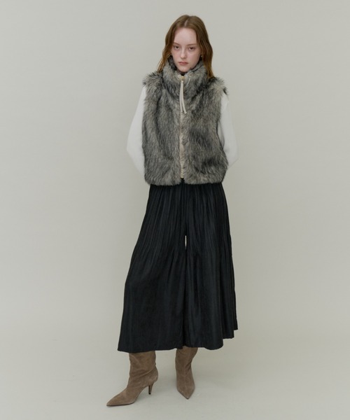 Plumel（プルメル）の「Fox Like Fur Stand Collar Vest / フォックスライクファースタンドカラーベスト（その他アウター・レディース・ベージュ/アイボリー・MEDIUM）」の16枚目の写真
