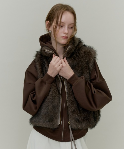 Plumel（プルメル）の「Fox Like Fur Stand Collar Vest / フォックスライクファースタンドカラーベスト（その他アウター・レディース・ベージュ/アイボリー・MEDIUM）」の21枚目の写真