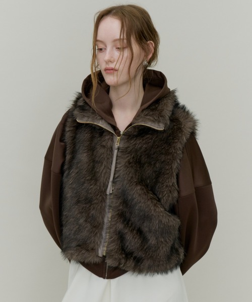 Plumel（プルメル）の「Fox Like Fur Stand Collar Vest / フォックスライクファースタンドカラーベスト（その他アウター・レディース・ベージュ/アイボリー・MEDIUM）」の20枚目の写真