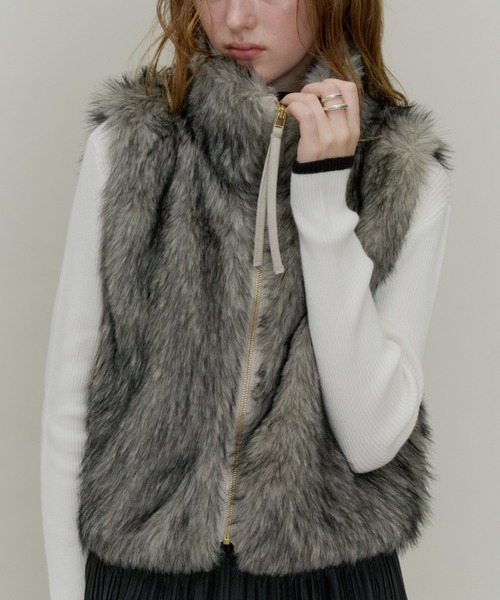 Plumel（プルメル）の「Fox Like Fur Stand Collar Vest / フォックスライクファースタンドカラーベスト（その他アウター・レディース・ベージュ/アイボリー・MEDIUM）」の15枚目の写真