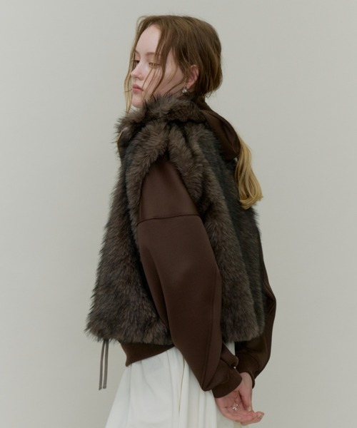 Plumel（プルメル）の「Fox Like Fur Stand Collar Vest / フォックスライクファースタンドカラーベスト（その他アウター・レディース・ベージュ/アイボリー・MEDIUM）」の4枚目の写真