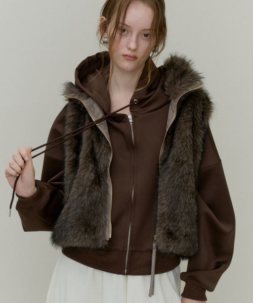Plumel（プルメル）の「Fox Like Fur Stand Collar Vest / フォックスライクファースタンドカラーベスト（その他アウター・レディース・ベージュ/アイボリー・MEDIUM）」の22枚目の写真