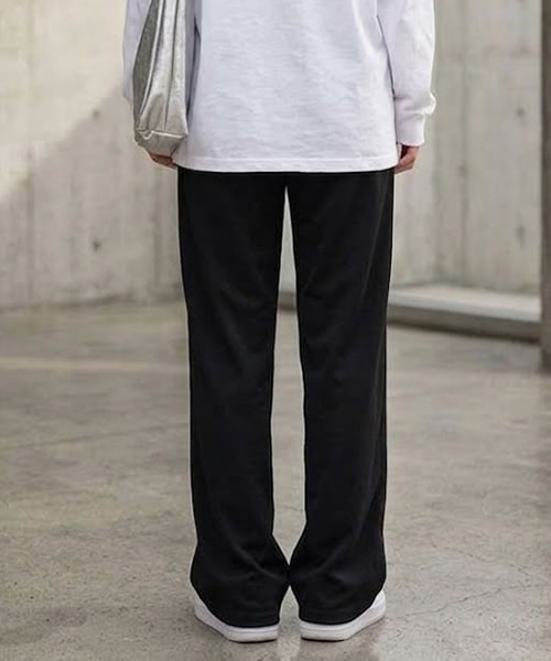 Pittok（ピットク）の「ウエストらくゴム ポケット付きストレートパンツ（スラックス・レディース・ブラック・MEDIUM/LARGE/X-LARGE）」の6枚目の写真