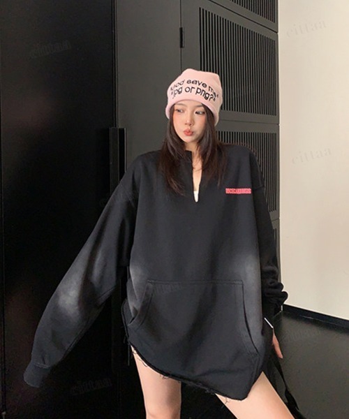 Dalfwin（ダールフィン）の「RICECAKEフェイクレザーラベル付き刺繍ロゴキーネック色落ち加工切りっぱなしスウェット（スウェット・レディース・グレー/ブラック・FREE）」の12枚目の写真