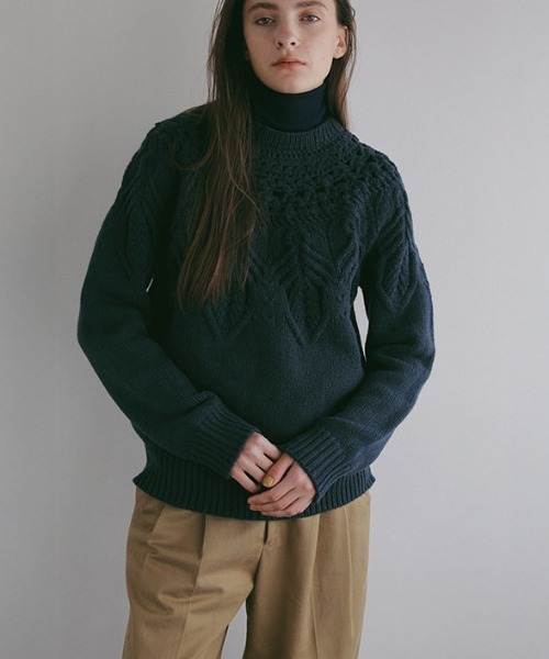 ETRE TOKYO（エトレトウキョウ）の「DEPENDREハイネックニットプルオーバー（ニット/セーター・レディース・キャメル/ネイビー/レッド/ブラック・FREE）」の10枚目の写真