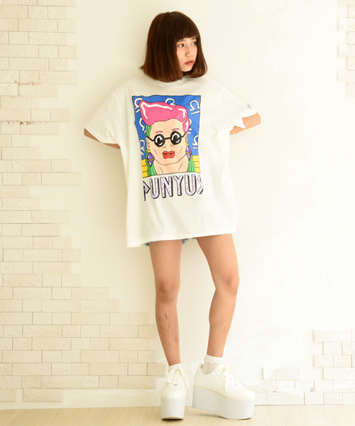 PUNYUS(プニュズ)の「フェイスTシャツ(Tシャツ/カットソー・レディース・ホワイト/ブラック/ライトピンク・4/3)」の2枚目の写真
